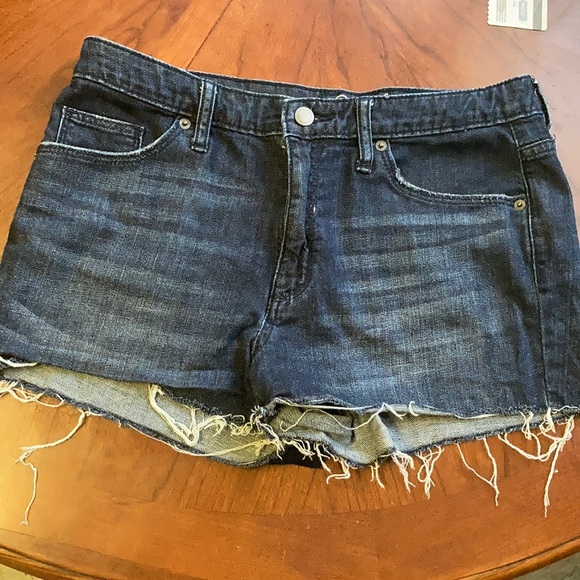 Frayed denim shorts - Picture 1 of 3